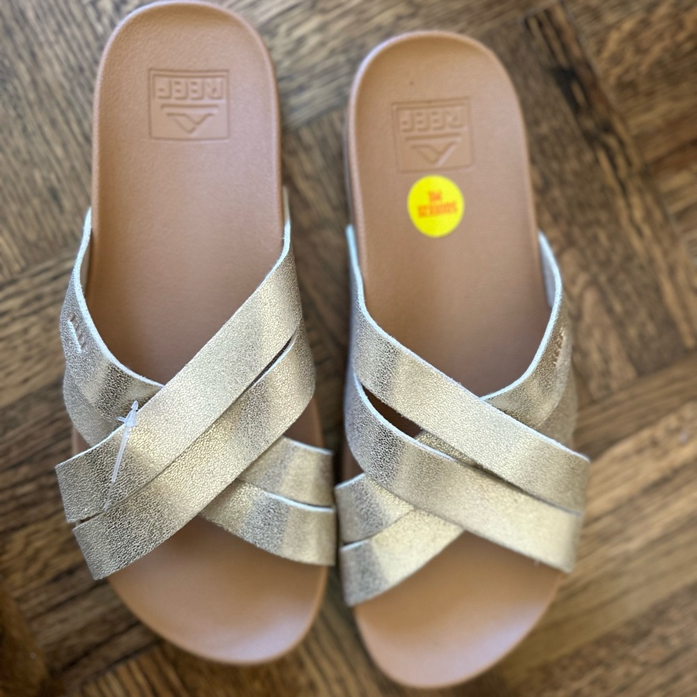 NWT Reef “Spring Bloom” cushioned women’s slide sandals, size 6, champagne